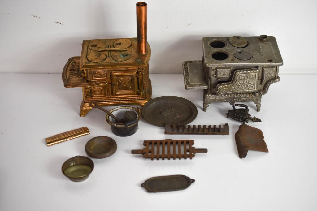 Antique Children's Miniature Cast Iron Toys (1 of 7)