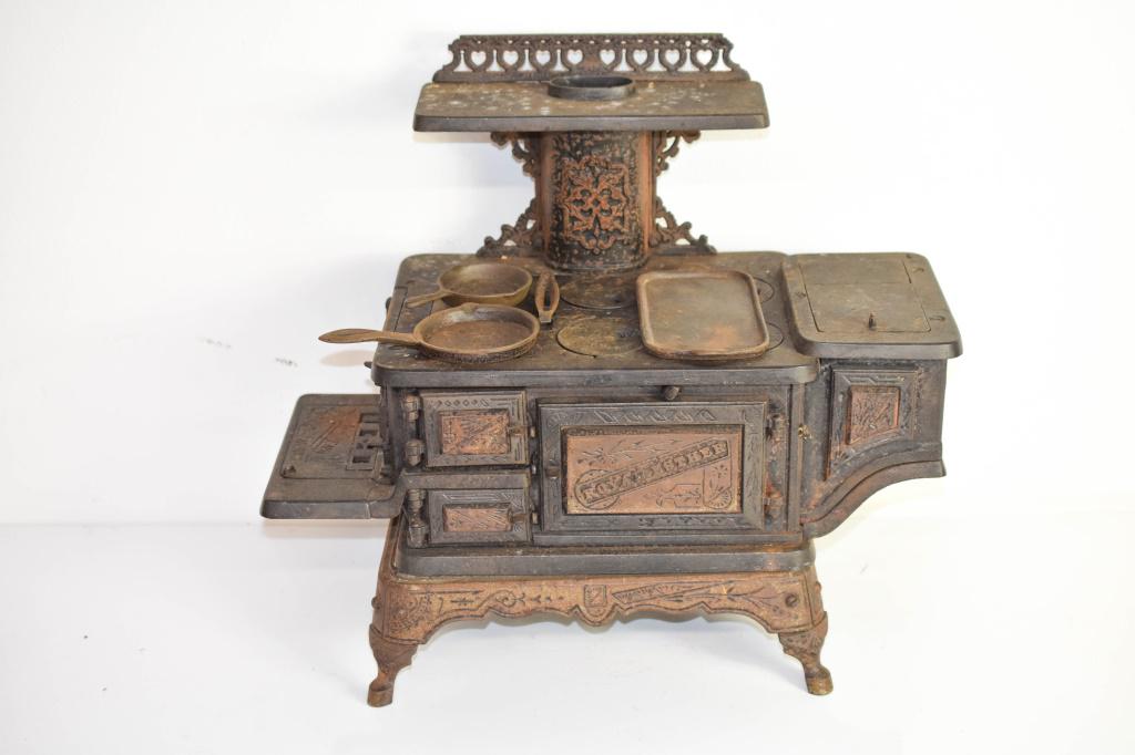 Mt. Penn Royal Esther Children's Cook Stove (1 of 5)