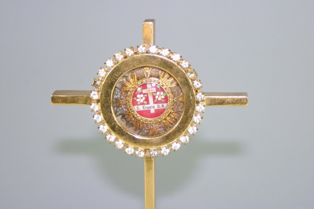 Relic True Cross Reliquary With Documentation: Measures (6"x3.5"). From the living estate of Father William Onushko. Provenance as follows: Relic and documentation given to Julia Kotch by a Byzantine Priest who in turn gave to father William Onush