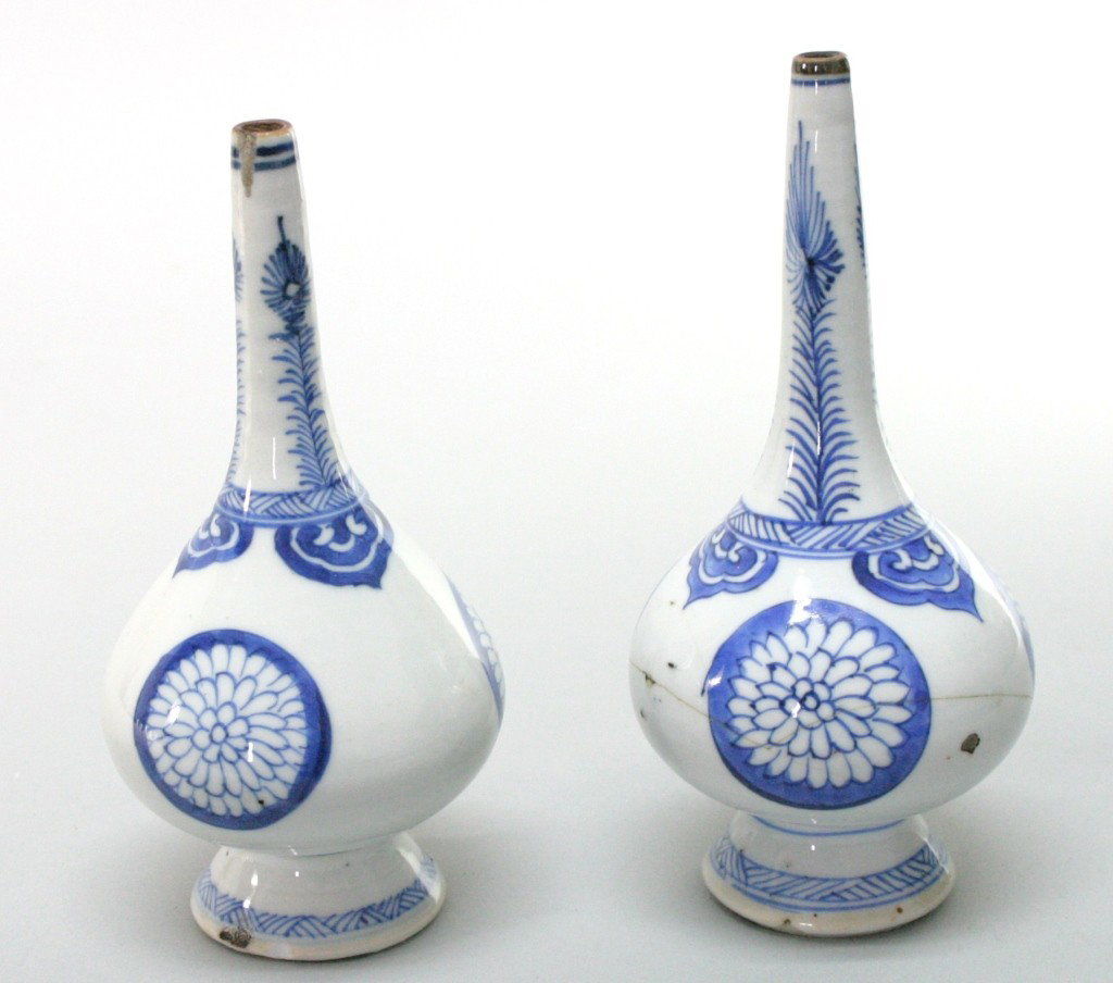 Chinese Qing Period Gourd Or Bottle Neck Vases: A nice pair of Chinese Nanking, Qing period bottle neck or gourd form vases. Blue and white decorated with Chrysanthemums, and feathers. A nice lot measuring (6".5x3" ) and (6.25"x3"). (1) has a tight