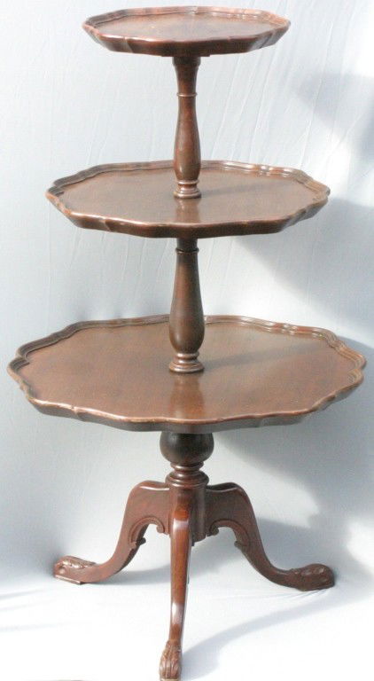 Three tier duncan phyfe table: A nice lot consisting of a 1940's three level table measuring 41"