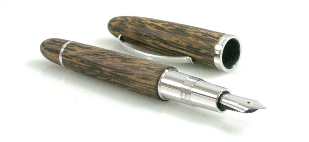 Omas Stilo Ogiva Fountain Pen Set 18k / 750 Nib: A nice lot consisting of a Stilo Ogiva fountain pen $540 retail