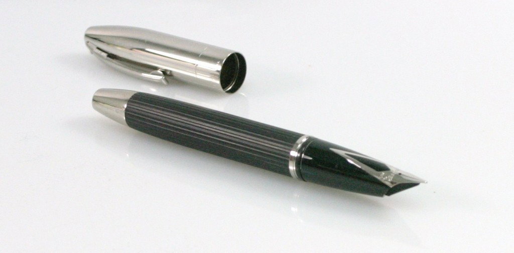 Sheaffer White Dot Palladium Legacy 2 18K 750: A nice lot consisting of a Sheaffer white dot Palladium Legacy 2 18K 750 nib