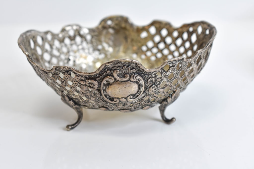 German Hanau Silver Reticulated Bowl: Georg Roth & Co. Hanau (Hanauer Silberwaren-Manufaktur),1891-c. 1919. Silver Content not Guaranteed Weighing approx. 4.43 OZT
