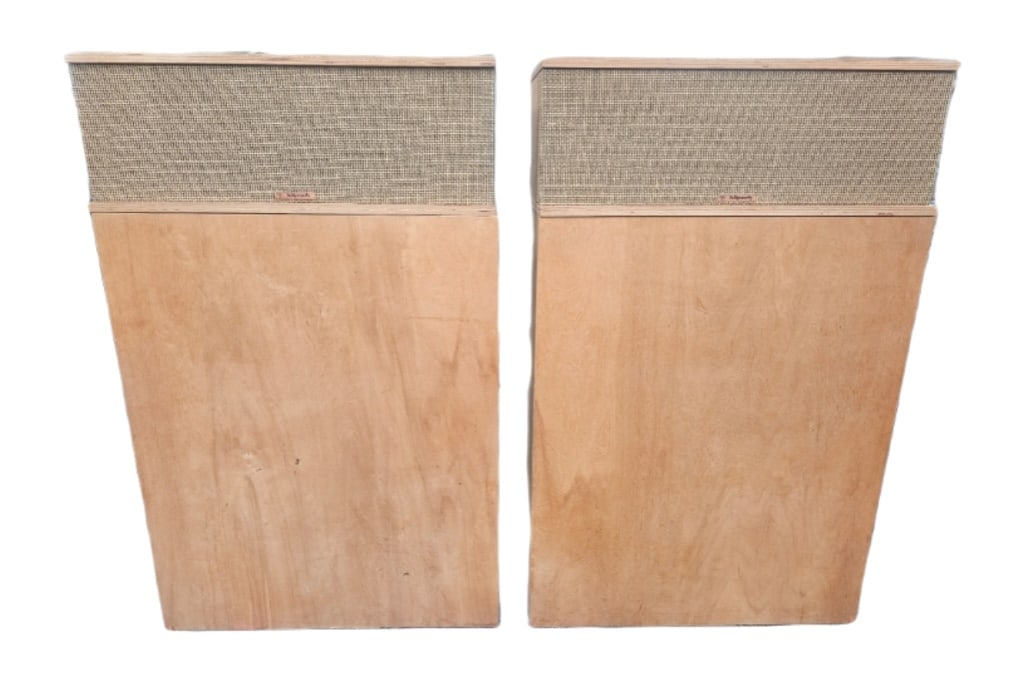 Klipsch Klipschorn Corner Horn Speakers Rare: Vintage Pair of Klipsch Klipschorn Corner Horn Speakers. K-55-V Klipsch And Associates - Hope, Arkansas, Rare, Maple Cabinets, all original, from a estate. single ownerKlipsch loudspeaker systems. Typ