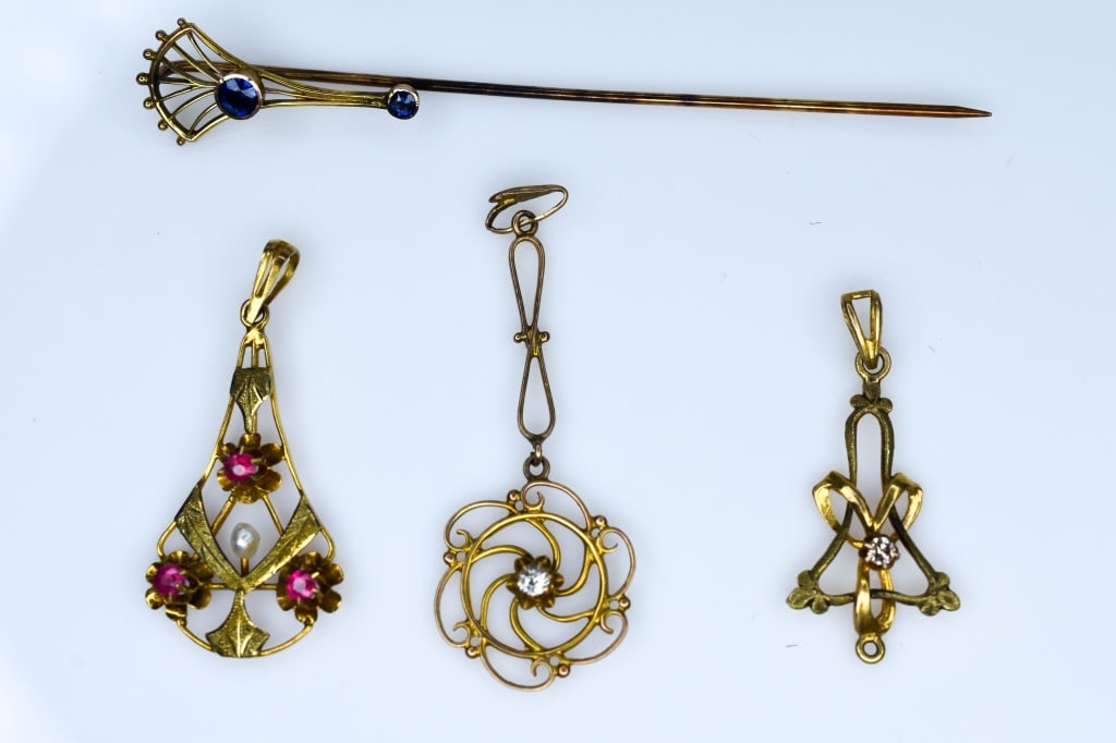 10k Three Gold Lavaliers and Stick Pin (1 of 10)