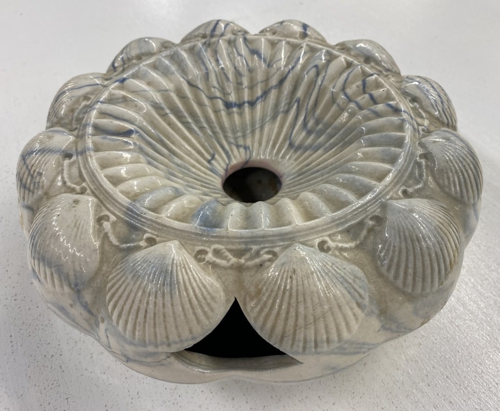 Antique Bennington / Rockingham Pottery Spittoon (1 of 6)