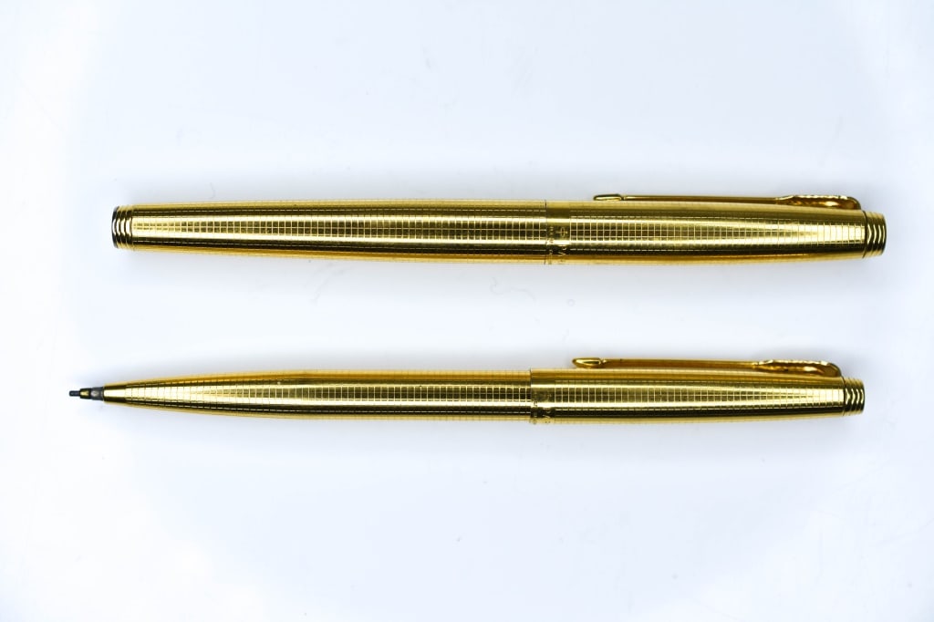 Parker 75 14K Gold Filled Fountain Pen 14K Nib: Vintage set of a flat top cross hatch PARKER 75 insignia fountain pen with 14k gold nib, and a PARKER 75 insignia mechanical pencilProvenance: From a local Dresher, PA estate. Consignor states these w