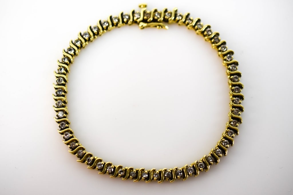 !4K Yellow Gold & Diamond Tennis Bracelet: Includes a 14K yellow gold with S shaped designs alternating with full cut diamonds, approx. 49 count, approx. 1.50 ct total weight diamond, overall 7.25" in length, 9.73 dwt