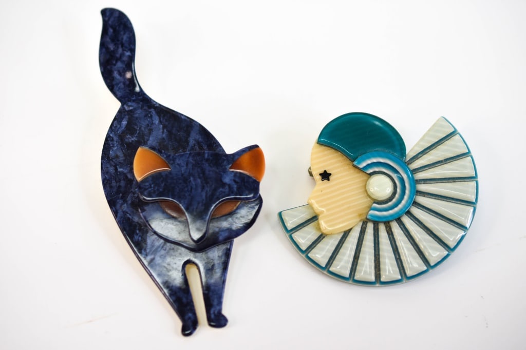 Lea Stein Paris Half Collarette & Blue Cat Brooch: Includes (2) pieces in very good condition with no visible wear. Largest measures approx. 3.86"h.