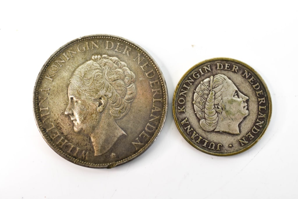 1938 & 1952 Netherlands Gulden Silver Coins: 1938 Netherland Queen Wilhelmina Gulden large silver coin and 1952 Netherlands .720 silver one Gulden coin. Total weight is approx. 34.9 grams. Provenance: From a local Dresher, PA estate. Consignor s