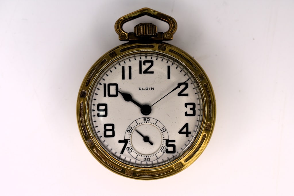Antique Elgin B. W. Raymond Engraved Engine Cover: Engraved locomotive engine on back cover with geometric pattern designed case, Elgin Nat'l Watch Co., B. W. Raymond, lever set, open face, 16s, 21j, damascened nickel, movement no. 27606892, 5 positio
