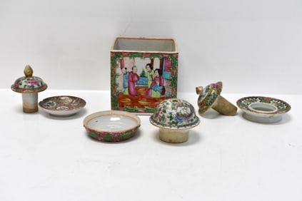 Chinese Rose Medallion Planter and Accessories