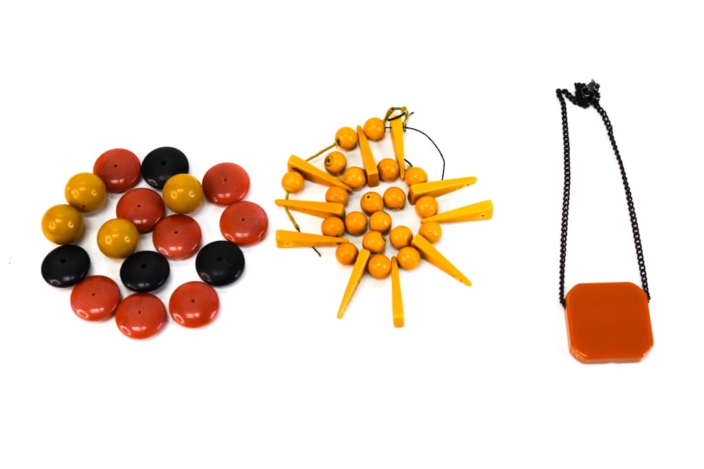 Bakelite Bracelet, Dangle Necklace & Parts Jewelry: (1) Bakelite spike and bead butterscotch dangle stretch bracelet needs to be re-strung, (1) pendant necklace, missing pc, (1) lot of bakelite disc & butterscotch balls (measure approx. 21.9mm in diame