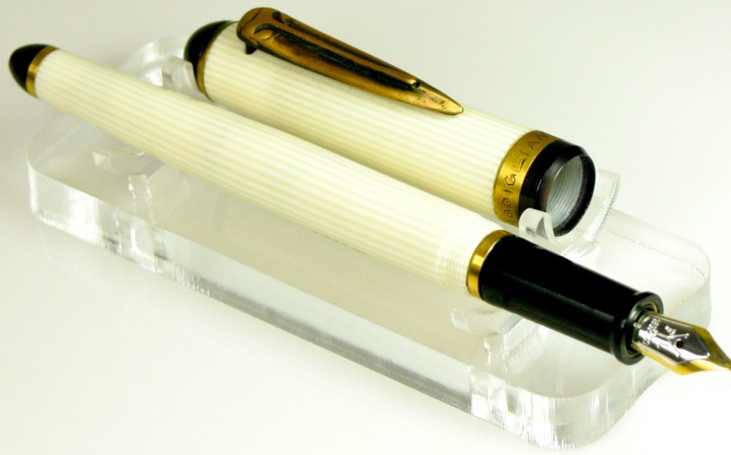 Francois Yves Lauthier Modigliani Fountain Pen: Milkstone or galalythe composition, 18k gold nib, B, 1142 of 2300