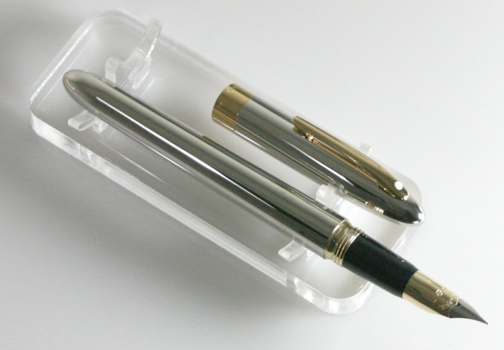 Sheaffer Crest Palladium Fountain Pen: Metallic and gold, electroplate finish, 18k gold nib, F, boxed and unused