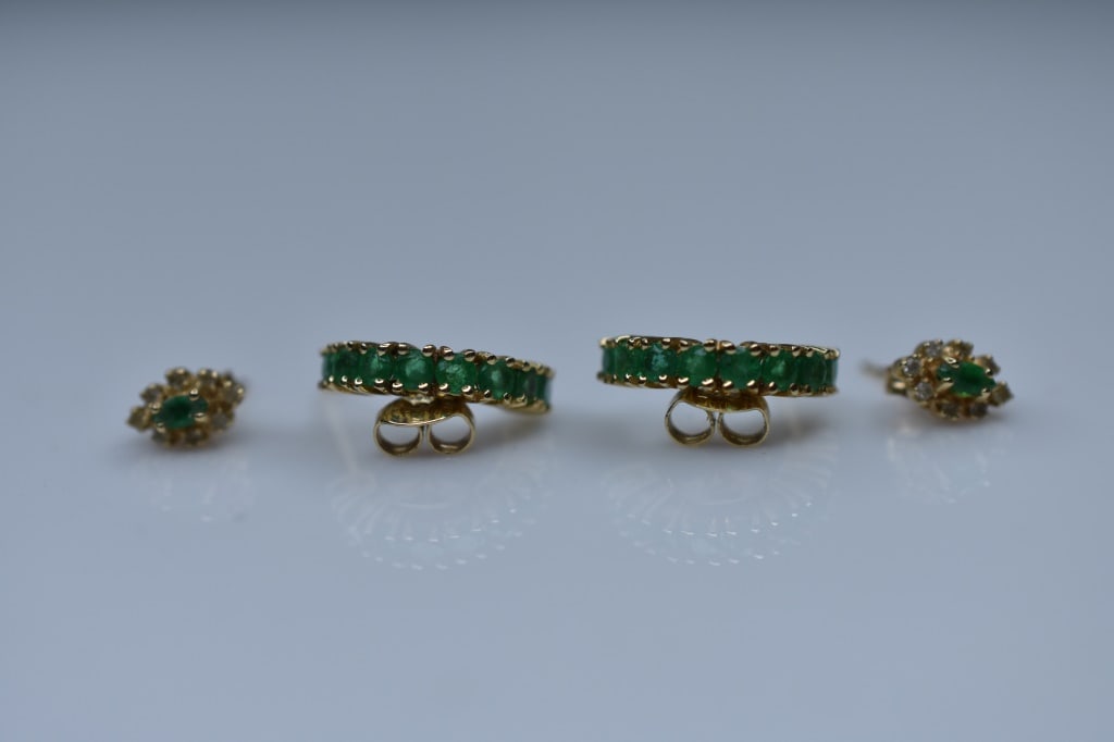 2 Pair of Emerald and Gold Earrings (1 of 6)