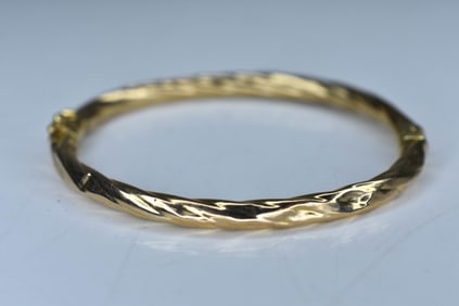 10K Yellow Gold Bangle W/ a Twist Pattern 5.5Grams