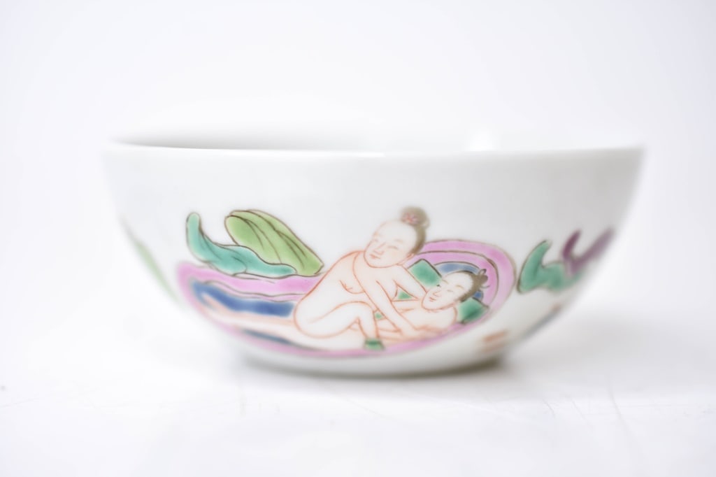 Yongzheng Chinese Porcelain Cup 18th Century: Includes an 18th century Yongzheng porcelain cup decorated with an erotic scene that exhibits the practice of foot binding. Cup measures approx. 2 7/8" in diamter by 1.25"h and has no visible chips, c