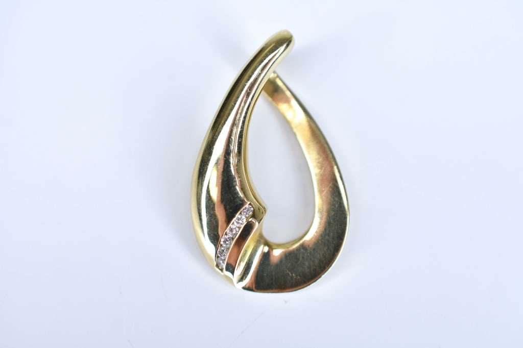 14K Gold & Diamond Teardrop Pendant 5.81 grams (1 of 6)