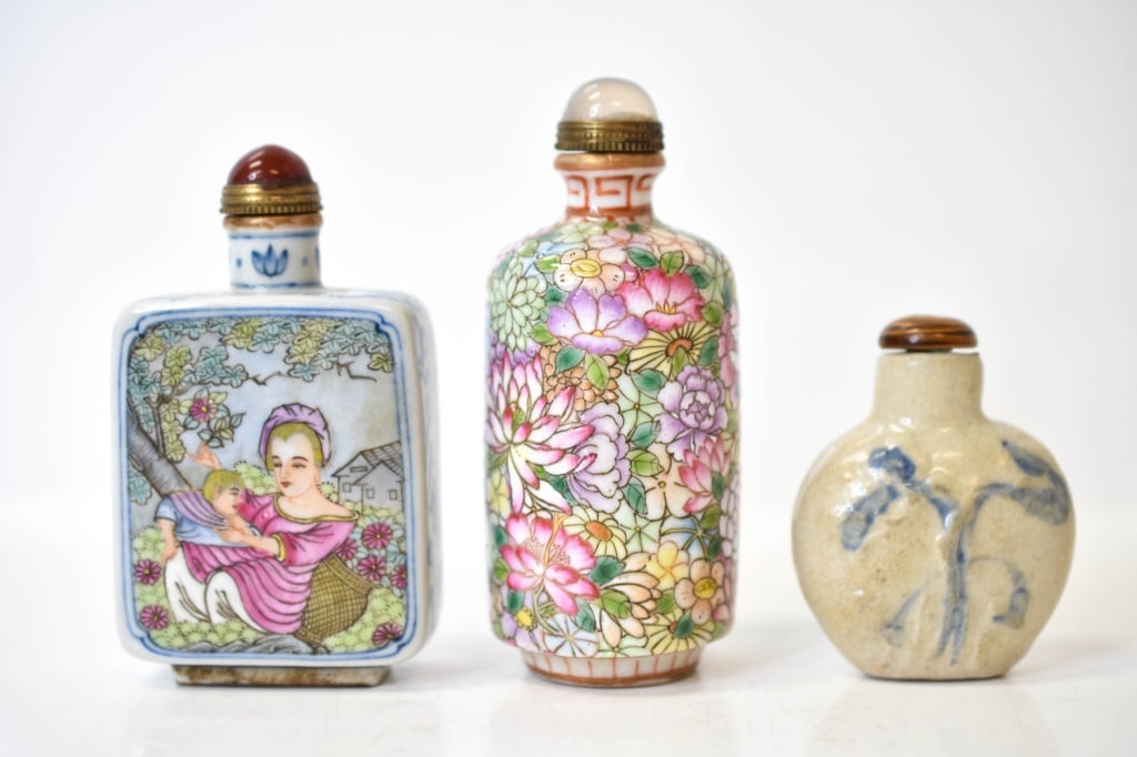 Chinese Export Snuff Bottles Republic Period (1 of 11)