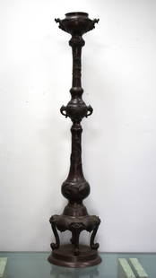 Japanse Bronze Oil Lamp, Meiji Period: An exceptional and imposing Japanese bronze oil lamp from the Meiji period (late 19th to early 20th century), masterfully cast and richly detailed with both applied and incised decoration. This tall,