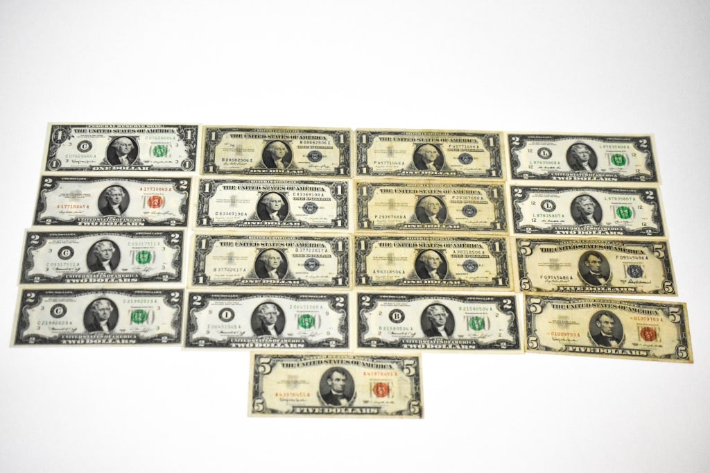 US $1 $2 $5 Silver Certificates Red Notes (1 of 6)