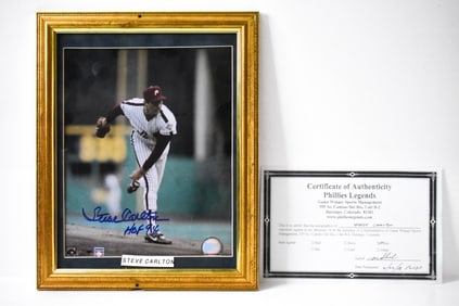 Steve Carlton Autographed 8 x 10 Photo