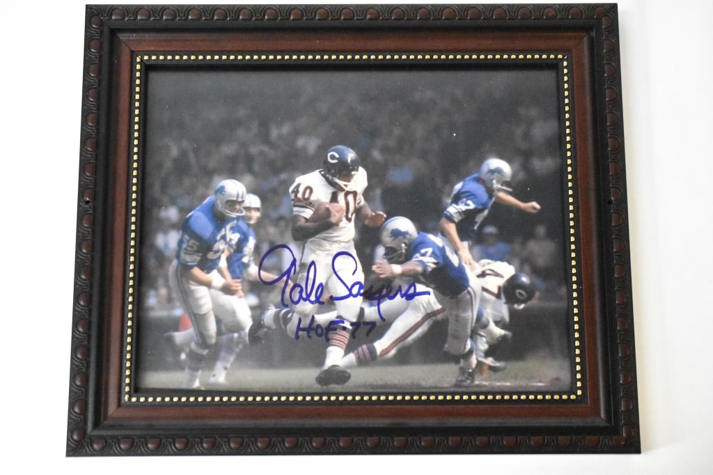 Gale Sayers Autographed Photo (1 of 8)