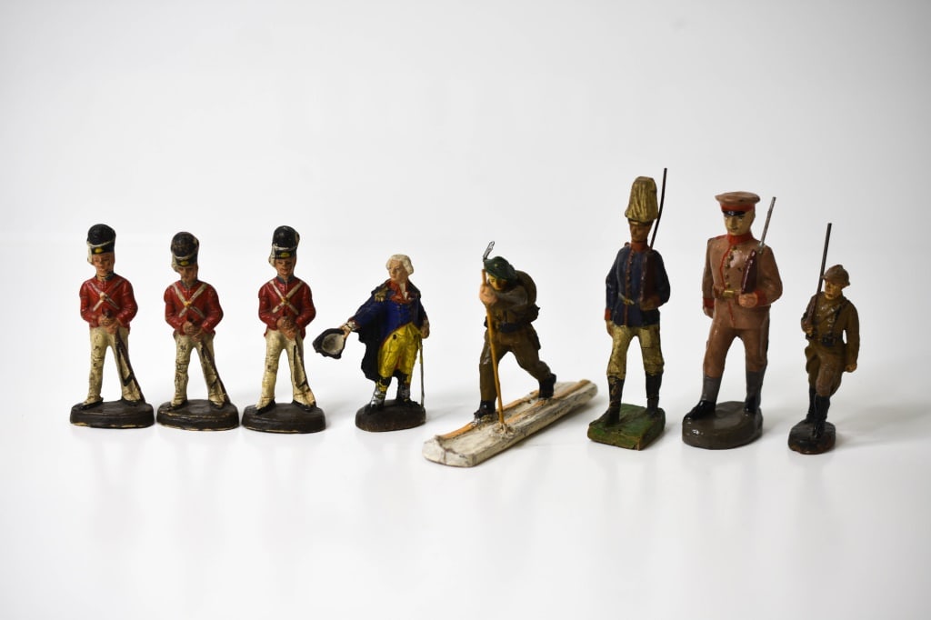 8 Elastolin Composition Soldiers (1 of 8)