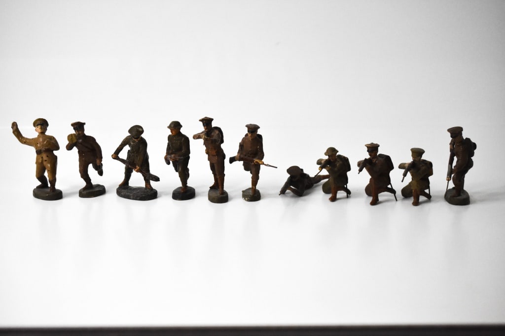 11 Elastolin WWI British American Soldiers (1 of 10)