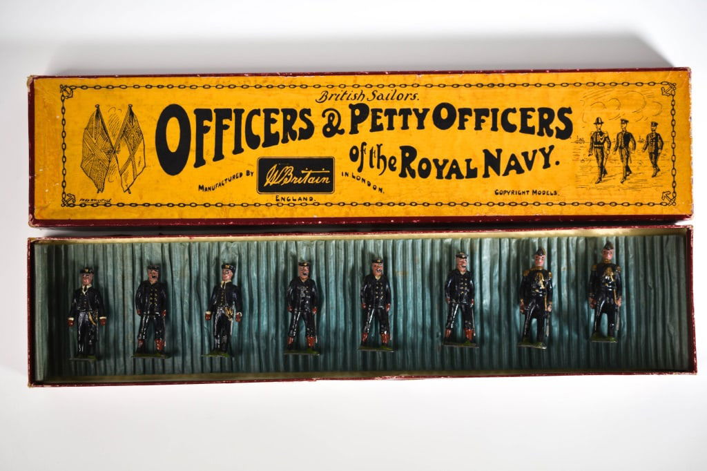 Britains Boxed Set No 207 Officers Royal Navy (1 of 8)