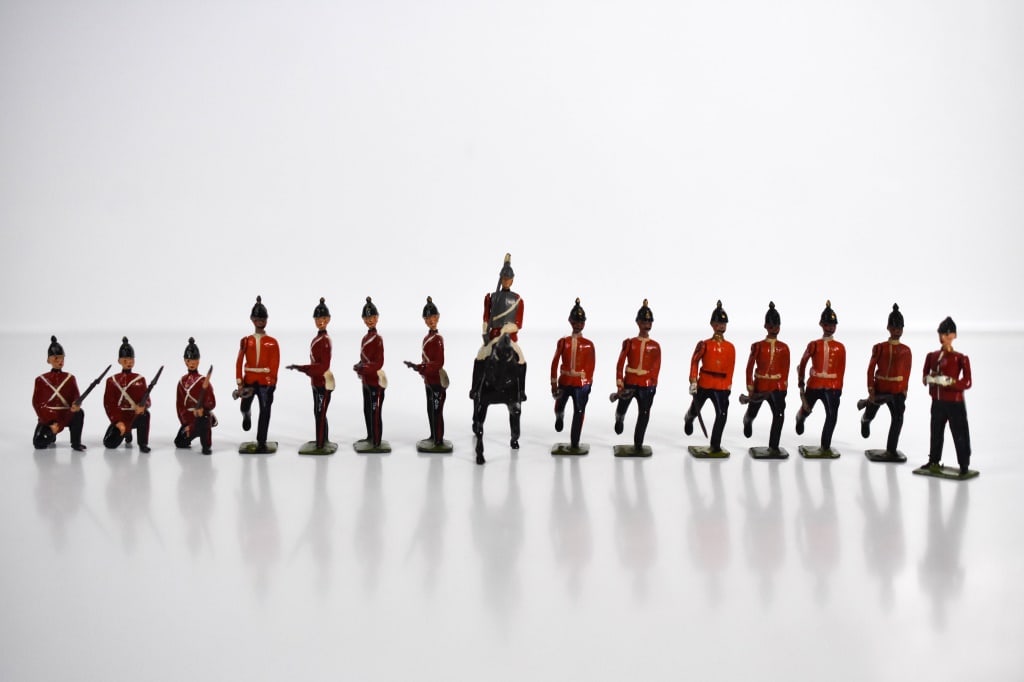 14 Britains Line Infantry Soldiers (1 of 7)