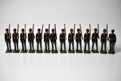14 Britains Lead Marching Riflemen
