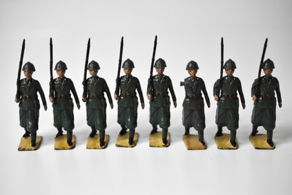 8 Britains Lead Italian Infantry