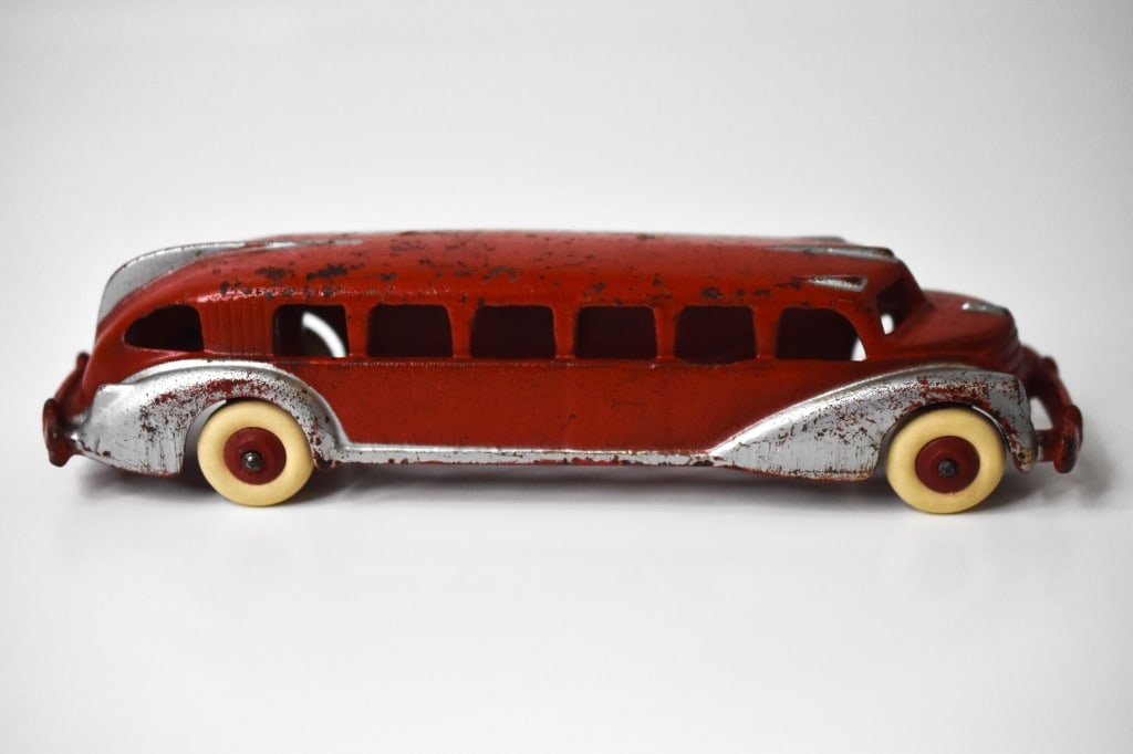 Hubley Cast Iron Airflow Streamlined Bus (1 of 5)