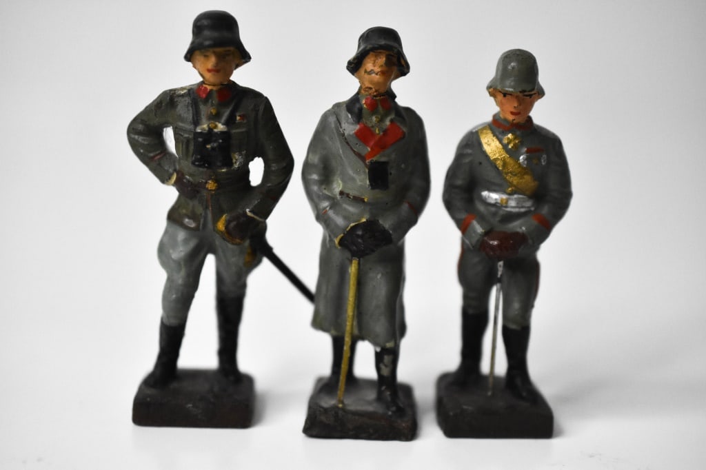 Lineol Composition Von Blomberg Figures (1 of 5)