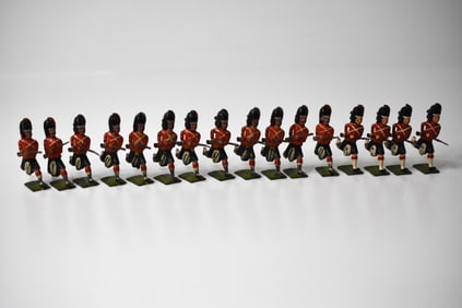16 Britains Running Black Watch Soldiers