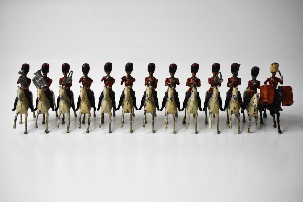 Britains Lead Scots Greys Band Mounted: 13 figures. Some have green putty on the hooves to help hold them in place for display. 1 horn players horse is missing a hoof. Paint loss is heavy on some of them. Roughly 3 inches wide. All rifle sc