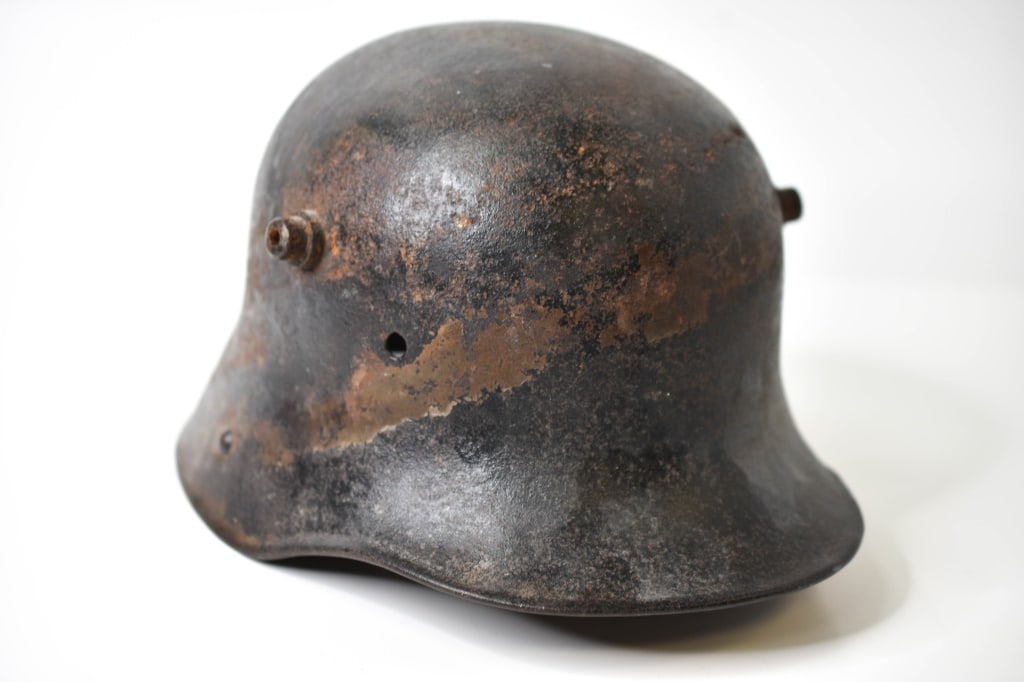 WWI German Model 1916 Stahlhelm Steel Helmet (1 of 11)