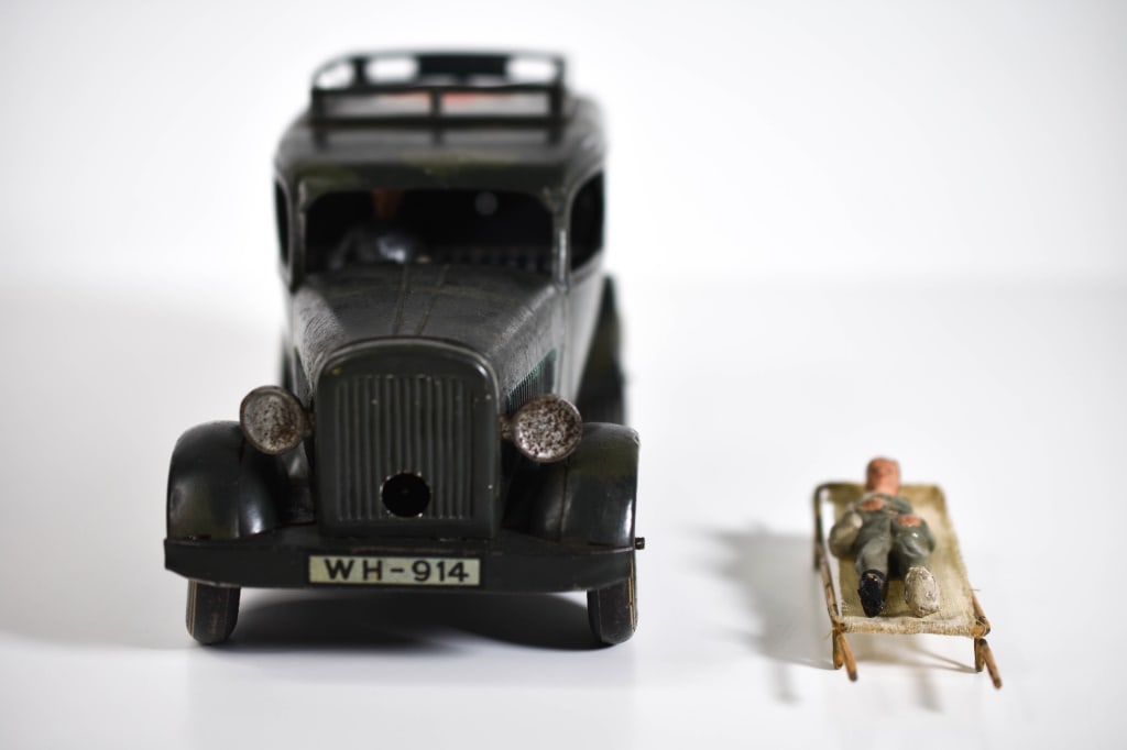 Hausser German Tin Plate Ambulance (1 of 5)