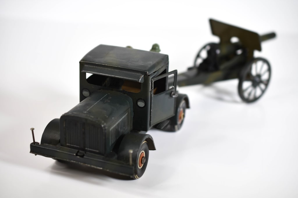 Hausser German Tin Artillery Transporter (1 of 6)