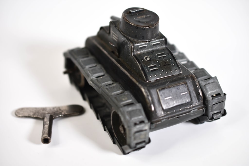 German Tin Wind Up Gama Army Tank (1 of 7)