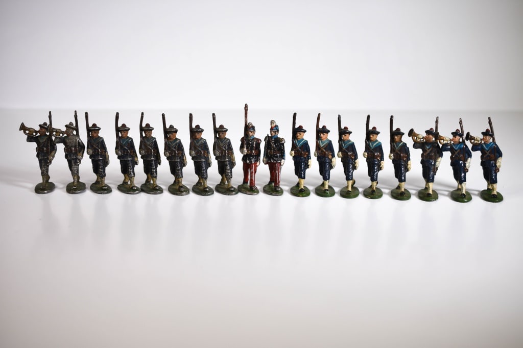 Quiralu Frenchal Cast Aluminum Soldiers: 11 marching sailors with rifles, 5 marching blowing trumpets, and 2 French army figures. Paint is well worn on them. Roughly 2.5 inches tall.