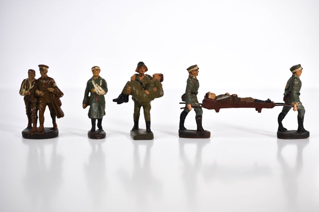 Elastolin Lineol Composition Wounded Soldiers (1 of 6)