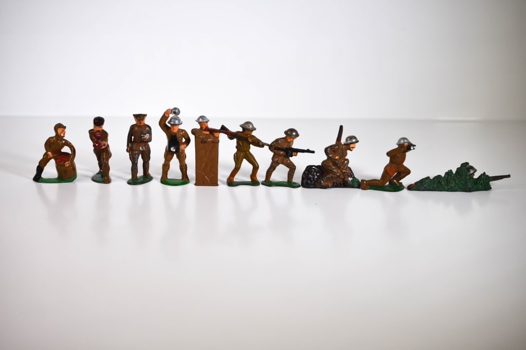 Various Barclay Manoil Soldiers (1 of 4)