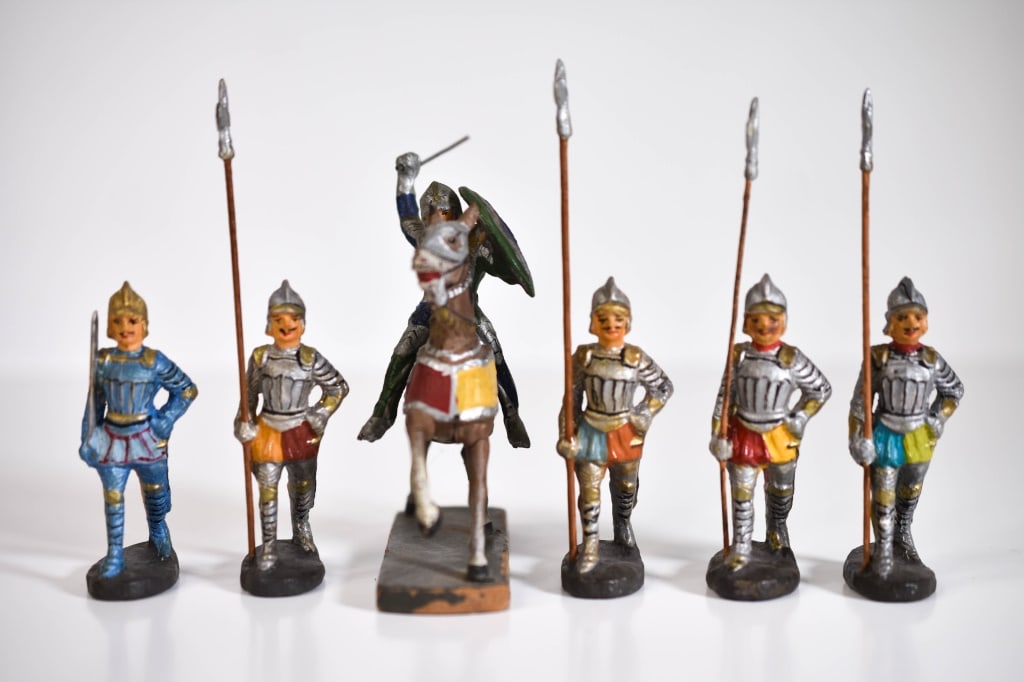 Elastolin Composition Knights (1 of 6)