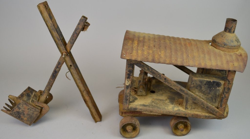 Buddy ''L'' pressed steel Steam Shovel: 1920's era, shovel not attached. surface rust. As is