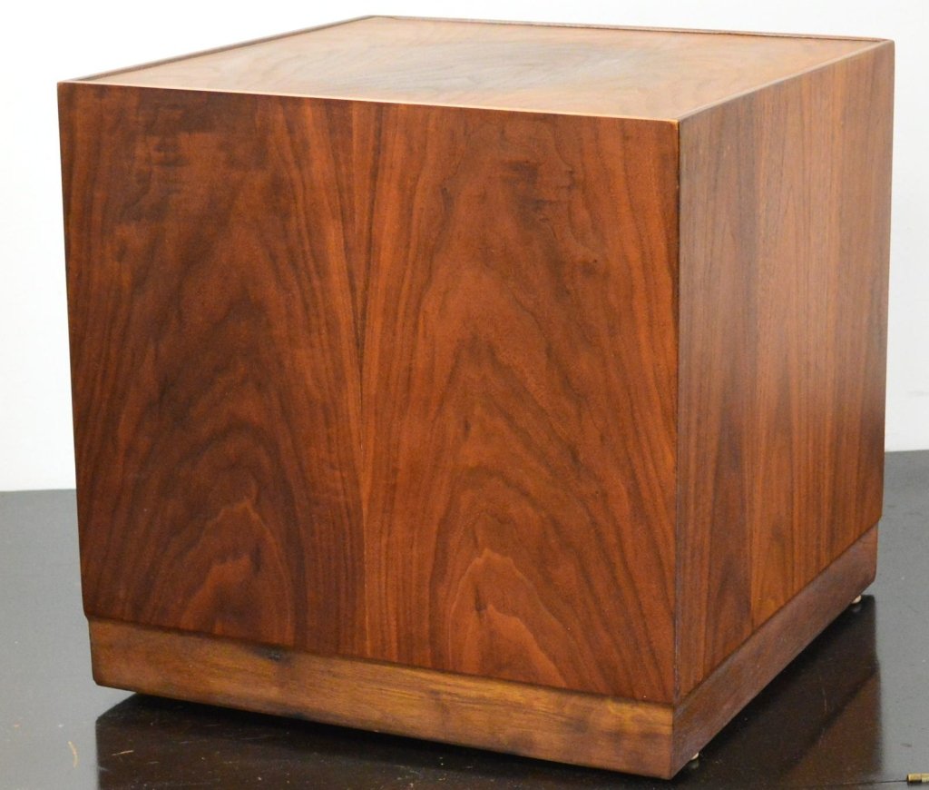 Mid Century Modern Cubist End Table: measures 16 x 16" x 16""