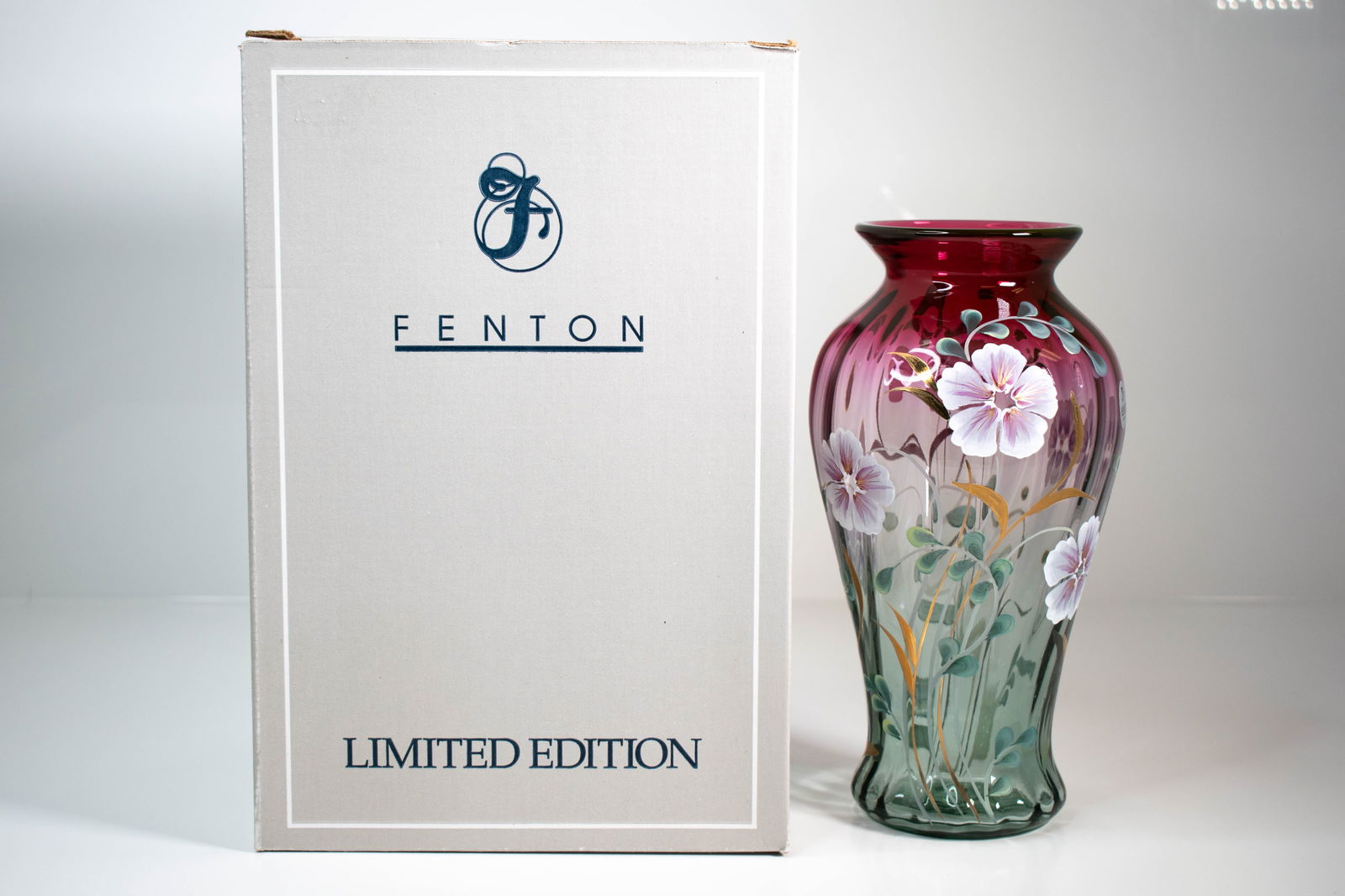 Fenton “Fields of Gold?? Vase: A beautiful Fenton Art Glass vase titled “Fields of Gold,” issued in 1998 as a Showcase Dealer Exclusive. Standing approximately 10 inches tall, this elegant piece features softly shaded